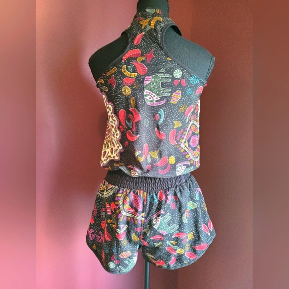 NWOT, SHORT ROMPER, with pockets, very light material, very flattering. - Picture 3 of 14